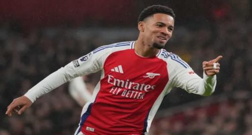 نوانيري يكتب التاريخ.. ثاني أصغر هداف لآرسنال في الدوري الإنجليزي الممتاز